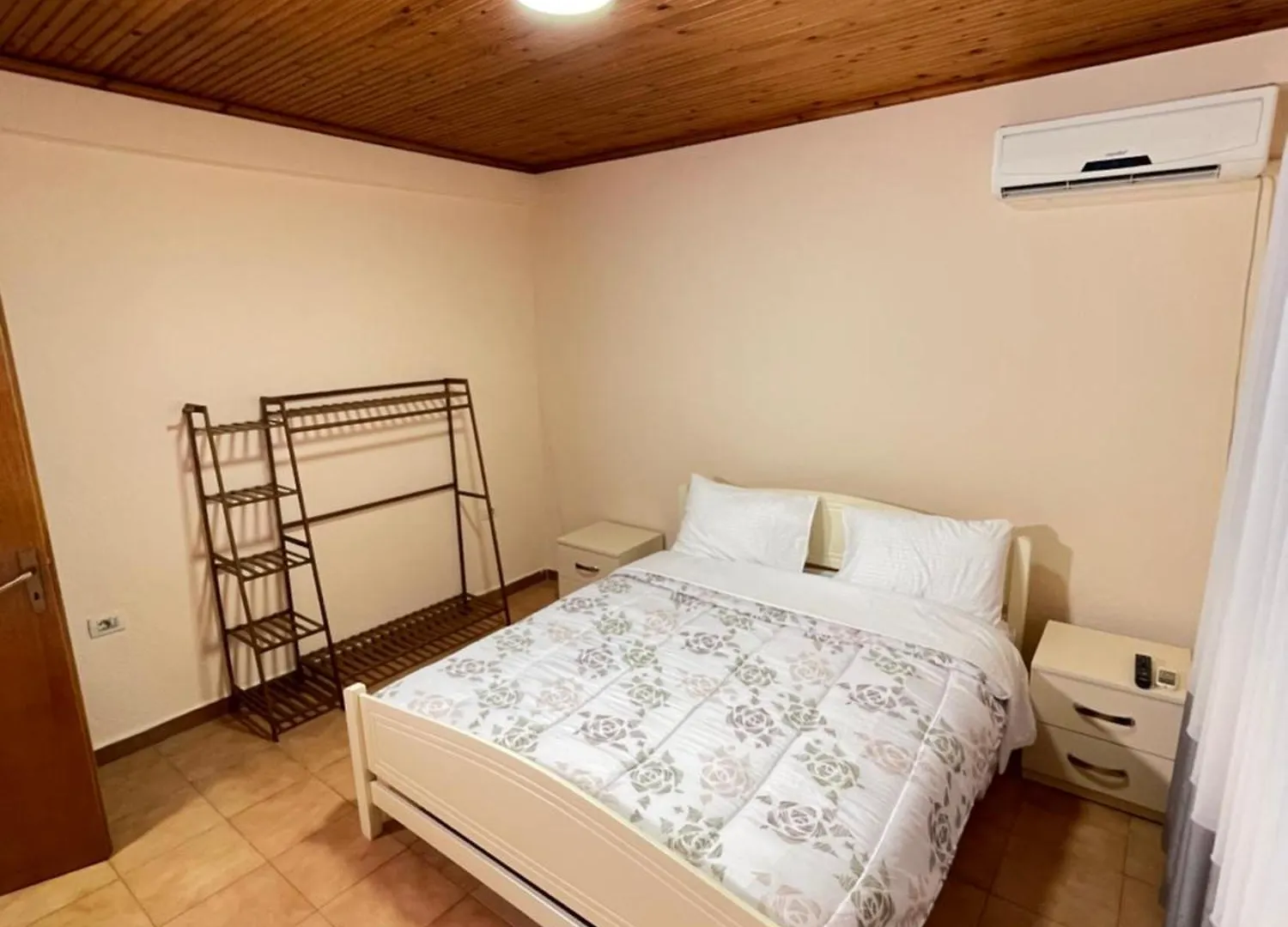 Shkodra Guest House & Trips